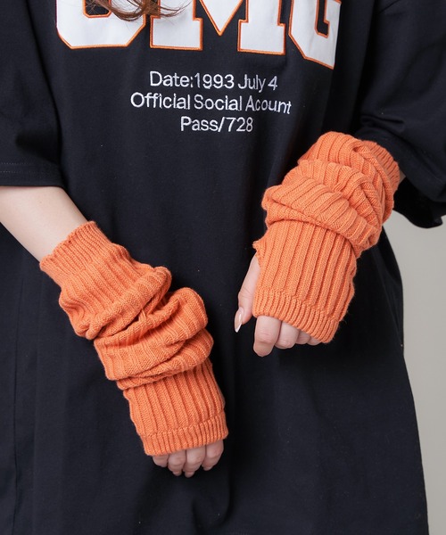 SPINNS(スピンズ)の「【2WAY仕様】カラー レッグカバー/アームカバー(アームカバー・レディース・ブラック/サックスブルー/ブルー/ベージュ/オレンジ/ホワイト/レッド/グリーン/ピンク・ONESIZE)」の1枚目の写真