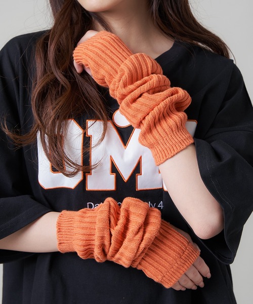 SPINNS(スピンズ)の「【2WAY仕様】カラー レッグカバー/アームカバー(アームカバー・レディース・ブラック/サックスブルー/ブルー/ベージュ/オレンジ/ホワイト/レッド/グリーン/ピンク・ONESIZE)」の14枚目の写真