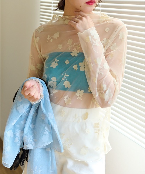 ECRIRE(エクリール)の「花柄 シアー メロー トップス(Tシャツ/カットソー・レディース・ブラック/サックスブルー/アイボリー・M)」の6枚目の写真