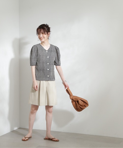 N.（N. Natural Beauty Basic）（エヌエヌナチュラルビューティーベーシック）の「◆フロントボタンプリントブラウス（シャツ/ブラウス・レディース・ブラック系その他/ブラウン系その他/カーキ系・MEDIUM）」の6枚目の写真