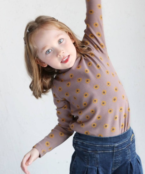 Rora(ローラ)の「ひまり リブ編み Tシャツ ハイネック(Tシャツ/カットソー・キッズ・ホワイト/ライトブラウン/ライトグリーン・130/120/150/110/100/140)」の3枚目の写真