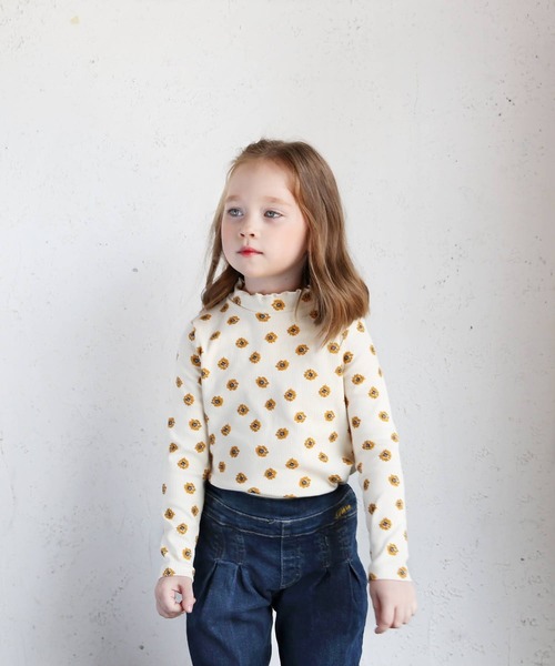 Rora(ローラ)の「ひまり リブ編み Tシャツ ハイネック(Tシャツ/カットソー・キッズ・ホワイト/ライトブラウン/ライトグリーン・130/120/150/110/100/140)」の6枚目の写真