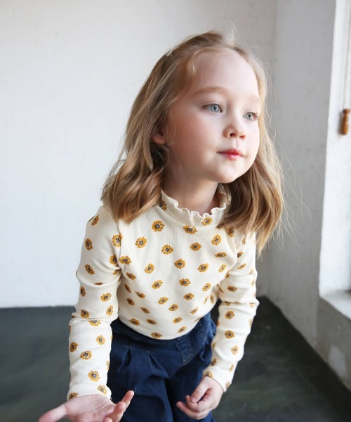 Rora(ローラ)の「ひまり リブ編み Tシャツ ハイネック(Tシャツ/カットソー・キッズ・ホワイト/ライトブラウン/ライトグリーン・130/120/150/110/100/140)」の4枚目の写真