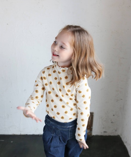 Rora(ローラ)の「ひまり リブ編み Tシャツ ハイネック(Tシャツ/カットソー・キッズ・ホワイト/ライトブラウン/ライトグリーン・130/120/150/110/100/140)」の7枚目の写真