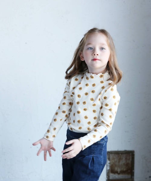 Rora(ローラ)の「ひまり リブ編み Tシャツ ハイネック(Tシャツ/カットソー・キッズ・ホワイト/ライトブラウン/ライトグリーン・130/120/150/110/100/140)」の8枚目の写真