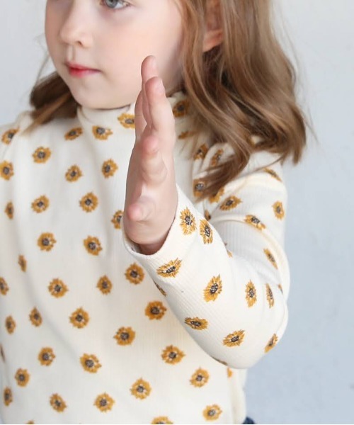 Rora(ローラ)の「ひまり リブ編み Tシャツ ハイネック(Tシャツ/カットソー・キッズ・ホワイト/ライトブラウン/ライトグリーン・130/120/150/110/100/140)」の12枚目の写真