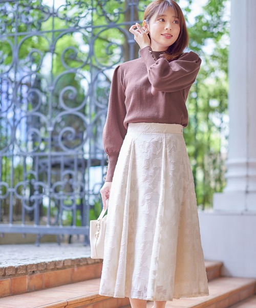 alotta(アロッタ)の「ゴールドボタンパフ袖もっちりニット(ニット/セーター・レディース・ブラック/スモークピンク/ブルー/アイボリー・M/LL/3L/L)」の18枚目の写真