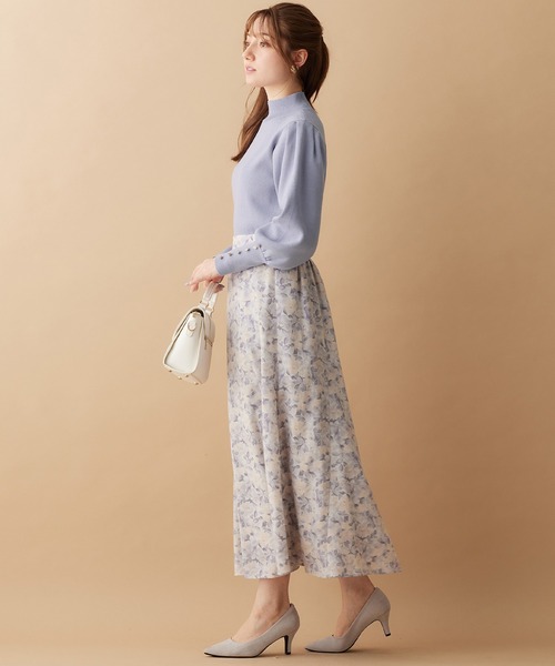 alotta(アロッタ)の「ゴールドボタンパフ袖もっちりニット(ニット/セーター・レディース・ブラック/スモークピンク/ブルー/アイボリー・M/LL/3L/L)」の7枚目の写真