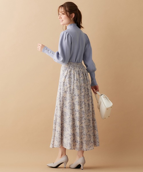alotta(アロッタ)の「ゴールドボタンパフ袖もっちりニット(ニット/セーター・レディース・ブラック/スモークピンク/ブルー/アイボリー・M/LL/3L/L)」の8枚目の写真