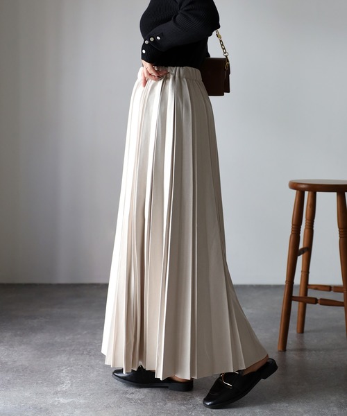 Riberry(リベリー)の「スエードランダムプリーツスカート(スカート・レディース・グレー/ブラウン/ブラック/モカ/アイボリー・MEDIUM)」の6枚目の写真