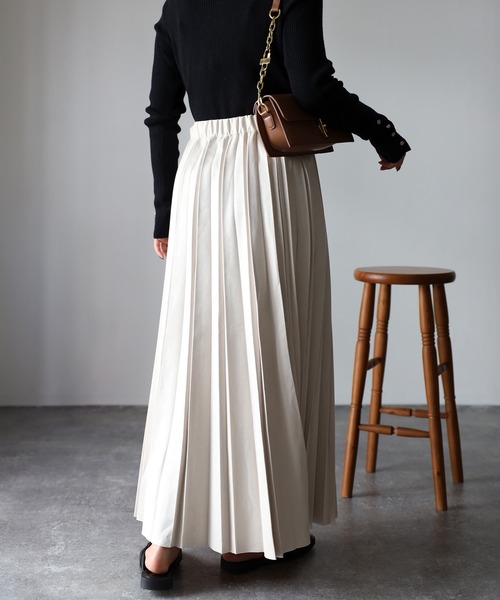 Riberry(リベリー)の「スエードランダムプリーツスカート(スカート・レディース・グレー/ブラウン/ブラック/モカ/アイボリー・MEDIUM)」の17枚目の写真