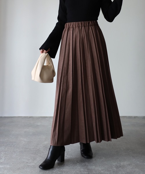 Riberry(リベリー)の「スエードランダムプリーツスカート(スカート・レディース・グレー/ブラウン/ブラック/モカ/アイボリー・MEDIUM)」の9枚目の写真