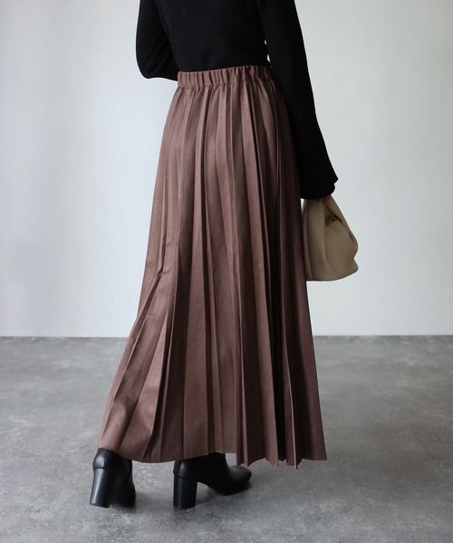 Riberry(リベリー)の「スエードランダムプリーツスカート(スカート・レディース・グレー/ブラウン/ブラック/モカ/アイボリー・MEDIUM)」の12枚目の写真