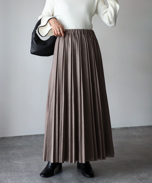 Riberry(リベリー)の「スエードランダムプリーツスカート(スカート・レディース・グレー/ブラウン/ブラック/モカ/アイボリー・MEDIUM)」の15枚目の写真