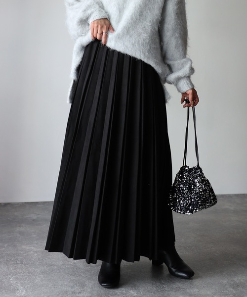 Riberry(リベリー)の「スエードランダムプリーツスカート(スカート・レディース・グレー/ブラウン/ブラック/モカ/アイボリー・MEDIUM)」の8枚目の写真