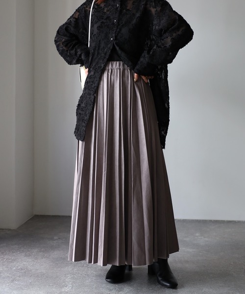 Riberry(リベリー)の「スエードランダムプリーツスカート(スカート・レディース・グレー/ブラウン/ブラック/モカ/アイボリー・MEDIUM)」の11枚目の写真