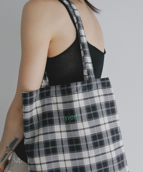 EFOLE（エフォル）の「【ZOZO限定】Gingham logo tote bag / ギンガム ロゴ トートバッグ（トートバッグ・レディース・ブラック/ピンク/グリーン/オフホワイト/その他/キャメル・FREE）」の6枚目の写真