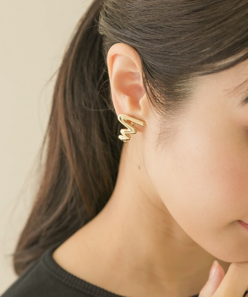 SMELLY（スメリー）の「ワイディングメタルイヤリング（イヤリング・レディース・ゴールド・-）」の3枚目の写真