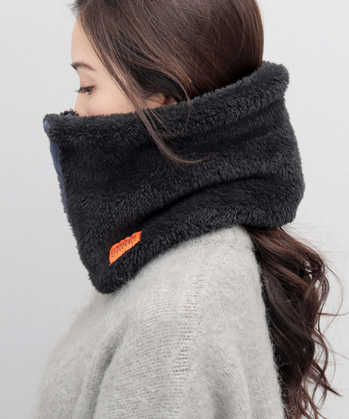 UNIVERSAL OVERALL（ユニバーサルオーバーオール）の「ファーフリース フロントスナップ ネックウォーマー（ネックウォーマー/スヌード・メンズ・グレー/ブラック/ネイビー・FREE）」の8枚目の写真