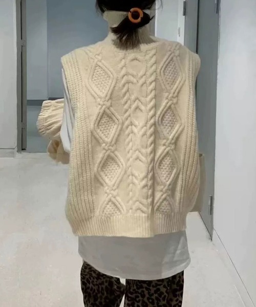 ANOTHER S（アナザーエス）の「ケーブル編みハイネックニットベスト