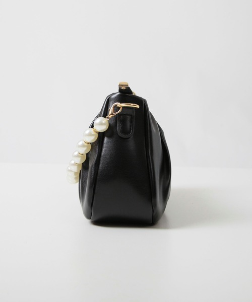 Julia Boutique(ジュリアブティック)の「マルチWAYパールハンドルレザーバッグ/23608(ショルダーバッグ・レディース・アイボリー/ブラック・ONE)」の21枚目の写真