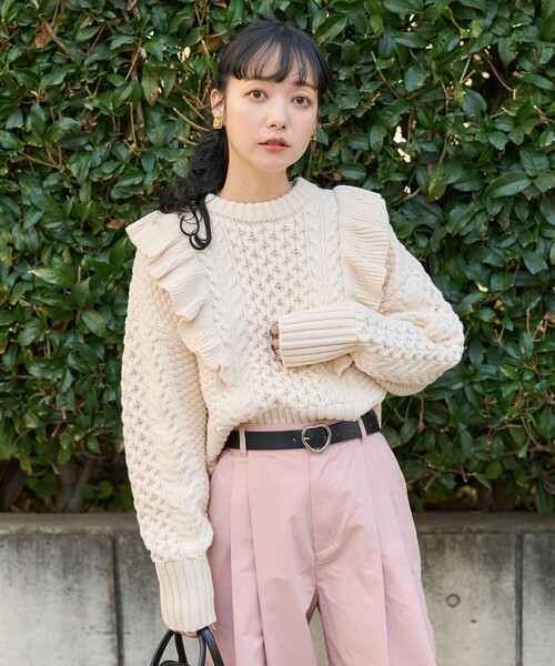 FREAK'S STORE（フリークスストア）の「ケーブル フリルニット/プルオーバーニット（ニット/セーター・レディース・キャメル/オフホワイト/ネイビー・ﾌﾘ-）」の7枚目の写真