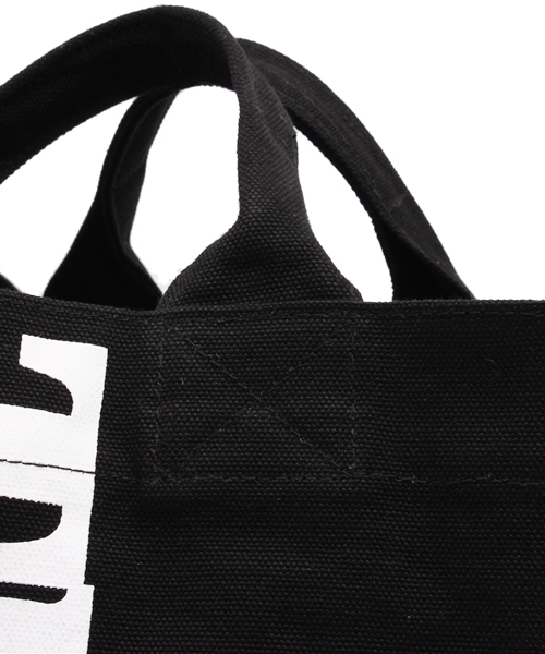 one after another NICE CLAUP（ワンアフターアナザーナイスクラップ）の「【ナイスクラップ】プリントショルダーバッグ（トートバッグ・レディース・ブラック/カーキ/オフホワイト・FREE）」の12枚目の写真