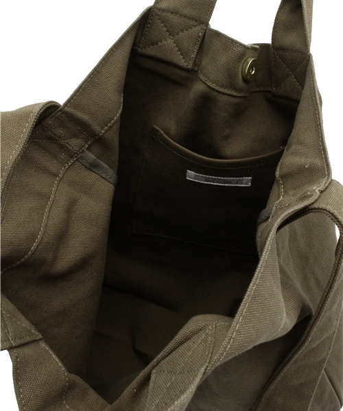 one after another NICE CLAUP（ワンアフターアナザーナイスクラップ）の「【ナイスクラップ】プリントショルダーバッグ（トートバッグ・レディース・ブラック/カーキ/オフホワイト・FREE）」の7枚目の写真