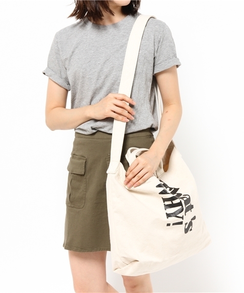 one after another NICE CLAUP（ワンアフターアナザーナイスクラップ）の「【ナイスクラップ】プリントショルダーバッグ（トートバッグ・レディース・ブラック/カーキ/オフホワイト・FREE）」の9枚目の写真