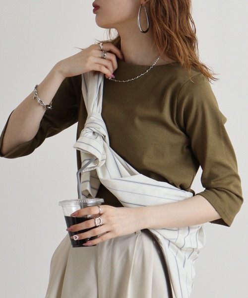 atONE(アットワン)の「atONE ボートネック七分袖プルオーバー(Tシャツ/カットソー・レディース・ブラック/カーキ/オフホワイト/チャコールグレー/杢グレー・L/LL/3L/4L/M)」の11枚目の写真