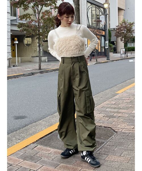 MURUA（ムルーア）の「シャーリングカーゴパンツ（カーゴパンツ