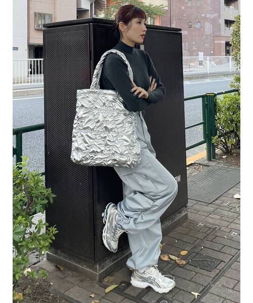 MURUA（ムルーア）の「シャーリングカーゴパンツ（カーゴパンツ