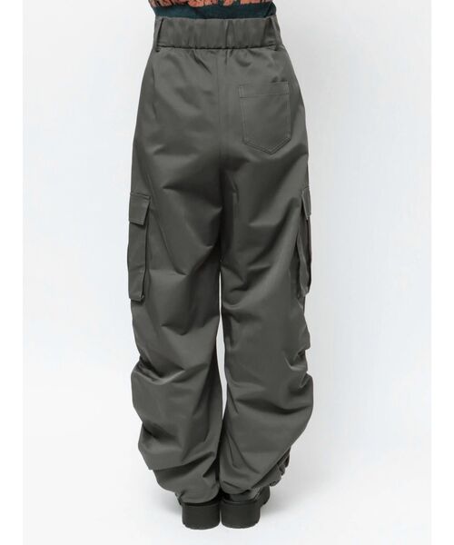 MURUA（ムルーア）の「シャーリングカーゴパンツ（カーゴパンツ・レディース・ライトブルー/ダークグレー/カーキ・1/2）」の9枚目の写真