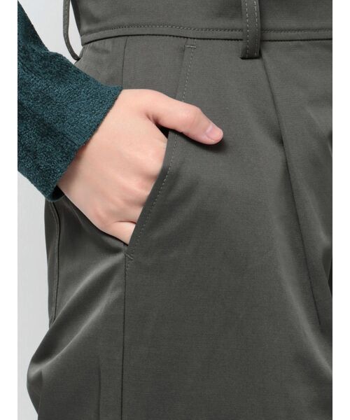 MURUA（ムルーア）の「シャーリングカーゴパンツ（カーゴパンツ・レディース・ライトブルー/ダークグレー/カーキ・1/2）」の11枚目の写真