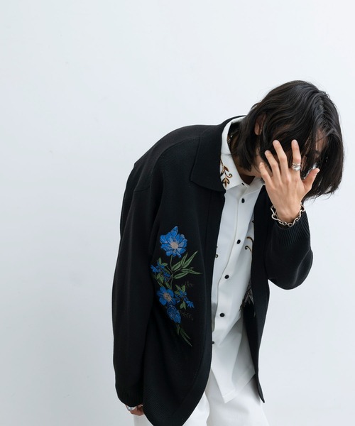 JUNRED(ジュンレッド)の「フラワーブーケボタンレスカーディガン(カーディガン/ボレロ・メンズ・ブラック/オフホワイト・S/M/L)」の22枚目の写真