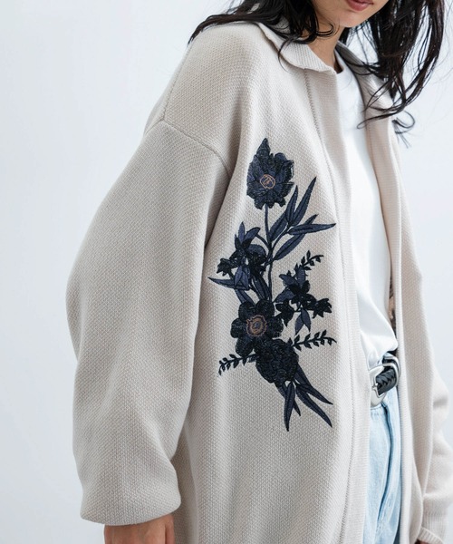 JUNRED(ジュンレッド)の「フラワーブーケボタンレスカーディガン(カーディガン/ボレロ・メンズ・ブラック/オフホワイト・S/M/L)」の11枚目の写真