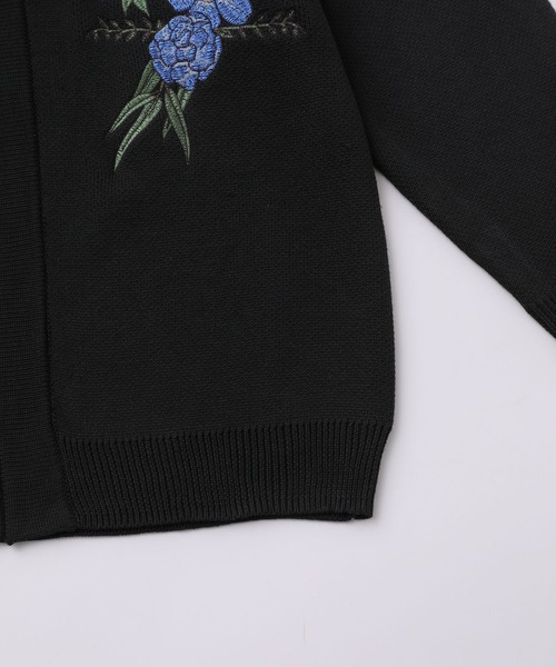 JUNRED(ジュンレッド)の「フラワーブーケボタンレスカーディガン(カーディガン/ボレロ・メンズ・ブラック/オフホワイト・S/M/L)」の18枚目の写真