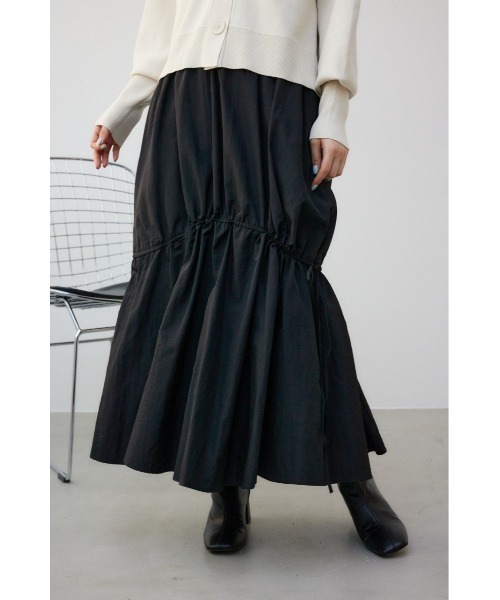 AZUL by moussy(アズールバイマウジー)の「2WAYドローストリングデザインスカート(スカート・レディース・アイボリー/ブラック・SMALL/MEDIUM)」の1枚目の写真