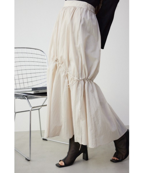 AZUL by moussy(アズールバイマウジー)の「2WAYドローストリングデザインスカート(スカート・レディース・アイボリー/ブラック・SMALL/MEDIUM)」の3枚目の写真