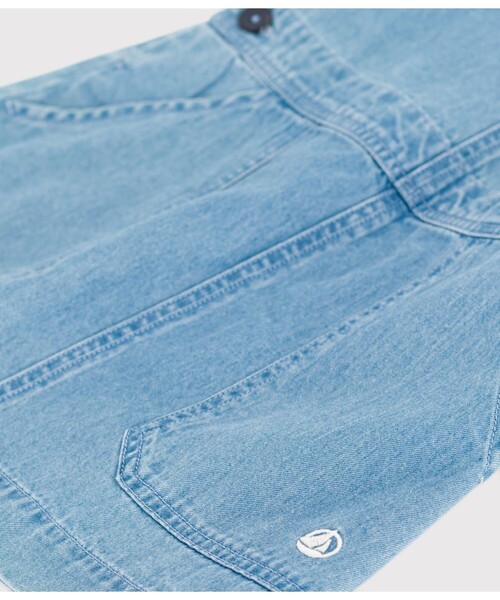 PETIT BATEAU（プチバトー）の「デニムジャンパースカート（ワンピース・キッズ・ブルー・3YEAR/4YEAR/5YEAR）」の4枚目の写真