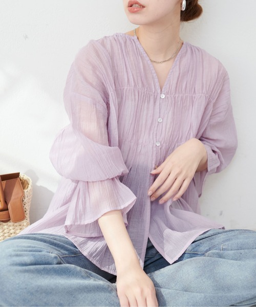 natural couture（ナチュラルクチュール）の「シアー素材キーネックギャザーブラウス（シャツ/ブラウス・レディース・オフホワイト/ブラック/ブルー系その他/ラベンダー・FREE）」の4枚目の写真