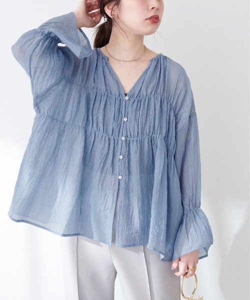 natural couture（ナチュラルクチュール）の「シアー素材キーネックギャザーブラウス（シャツ/ブラウス・レディース・オフホワイト/ブラック/ブルー系その他/ラベンダー・FREE）」の3枚目の写真