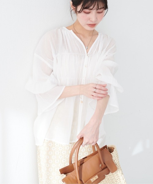 natural couture（ナチュラルクチュール）の「シアー素材キーネックギャザーブラウス（シャツ/ブラウス・レディース・オフホワイト/ブラック/ブルー系その他/ラベンダー・FREE）」の2枚目の写真