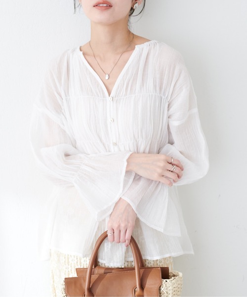 natural couture（ナチュラルクチュール）の「シアー素材キーネックギャザーブラウス（シャツ/ブラウス・レディース・オフホワイト/ブラック/ブルー系その他/ラベンダー・FREE）」の5枚目の写真