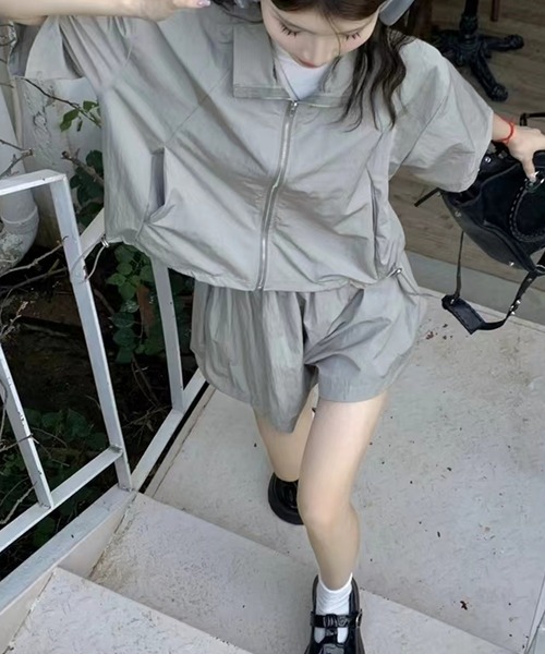 LYEON(リヨン)の「裾ドロスト半袖ブルゾン+ショートパンツ2点セットアップ(ブルゾン・レディース・チャコールグレー/グレー・FREE)」の20枚目の写真