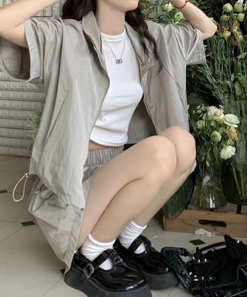 LYEON(リヨン)の「裾ドロスト半袖ブルゾン+ショートパンツ2点セットアップ(ブルゾン・レディース・チャコールグレー/グレー・FREE)」の21枚目の写真