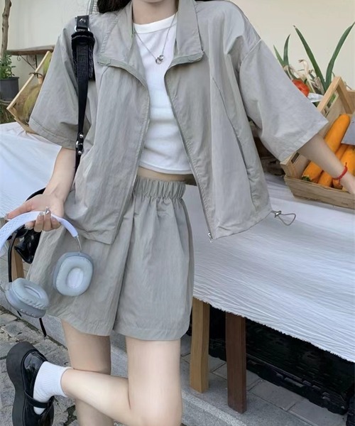 LYEON(リヨン)の「裾ドロスト半袖ブルゾン+ショートパンツ2点セットアップ(ブルゾン・レディース・チャコールグレー/グレー・FREE)」の22枚目の写真