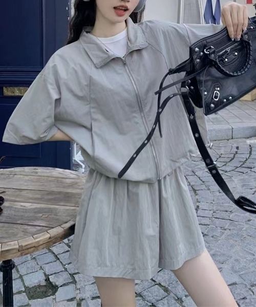 LYEON(リヨン)の「裾ドロスト半袖ブルゾン+ショートパンツ2点セットアップ(ブルゾン・レディース・チャコールグレー/グレー・FREE)」の18枚目の写真