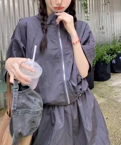 LYEON(リヨン)の「裾ドロスト半袖ブルゾン+ショートパンツ2点セットアップ(ブルゾン・レディース・チャコールグレー/グレー・FREE)」の19枚目の写真