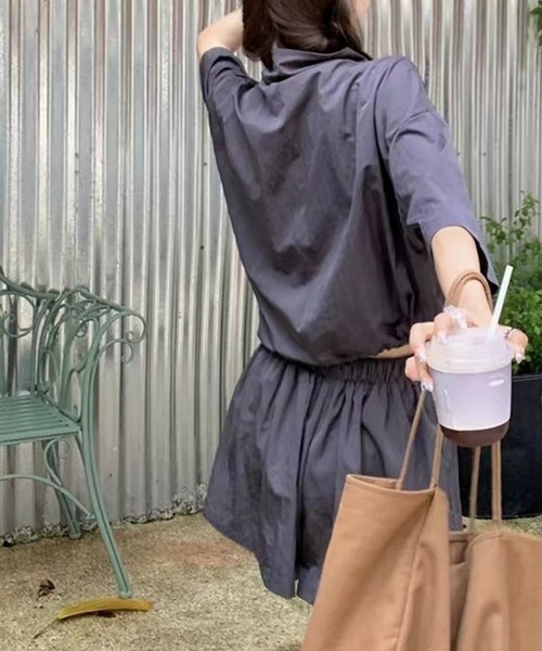 LYEON(リヨン)の「裾ドロスト半袖ブルゾン+ショートパンツ2点セットアップ(ブルゾン・レディース・チャコールグレー/グレー・FREE)」の10枚目の写真